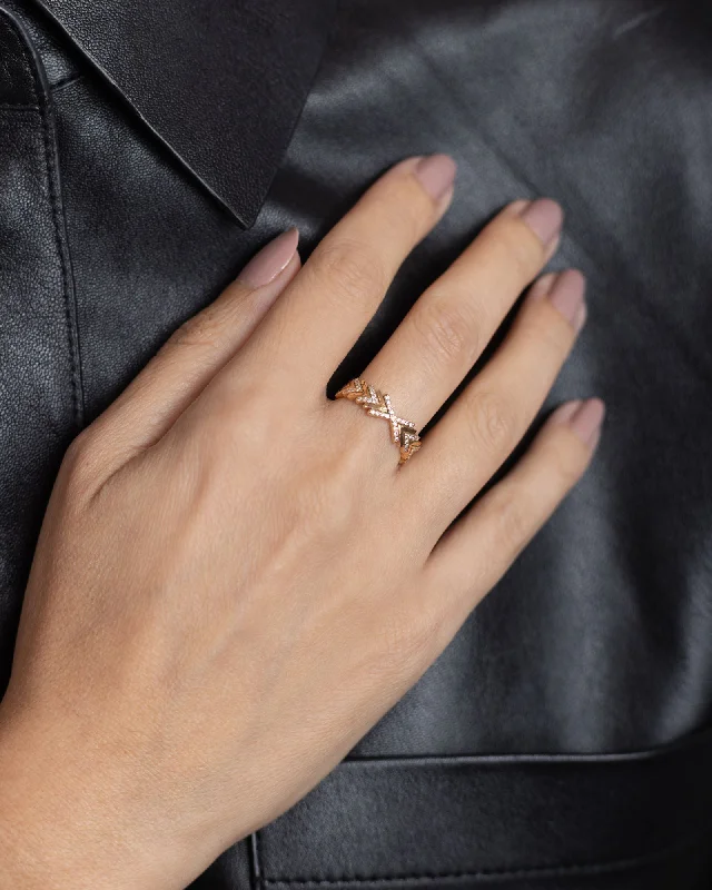 Bold rings with striking shapes for finger flair -Arrows 18K Gold, Whitegold or Rosegold Ring w. Diamonds