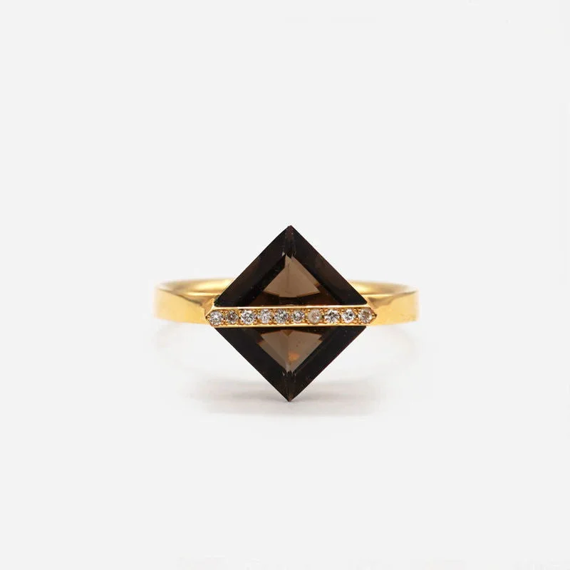 Quartz rings with clear stones for finger elegance -Band 18K Gold Ring w. Smoky Quartz & Diamonds