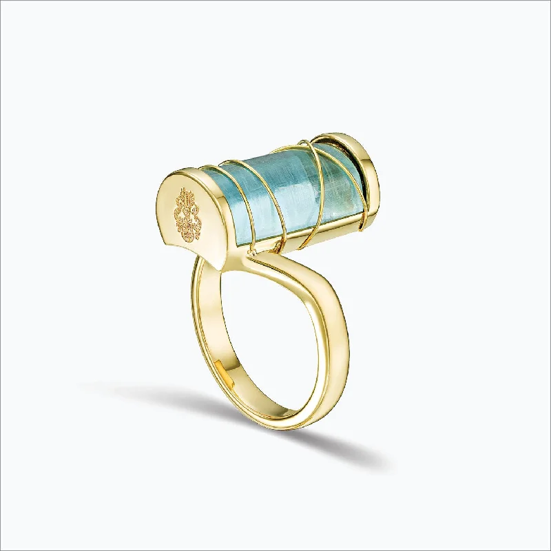 Dainty rings ideal for delicate finger embellishments -Karura 18K Gold Ring w. Aquamarine