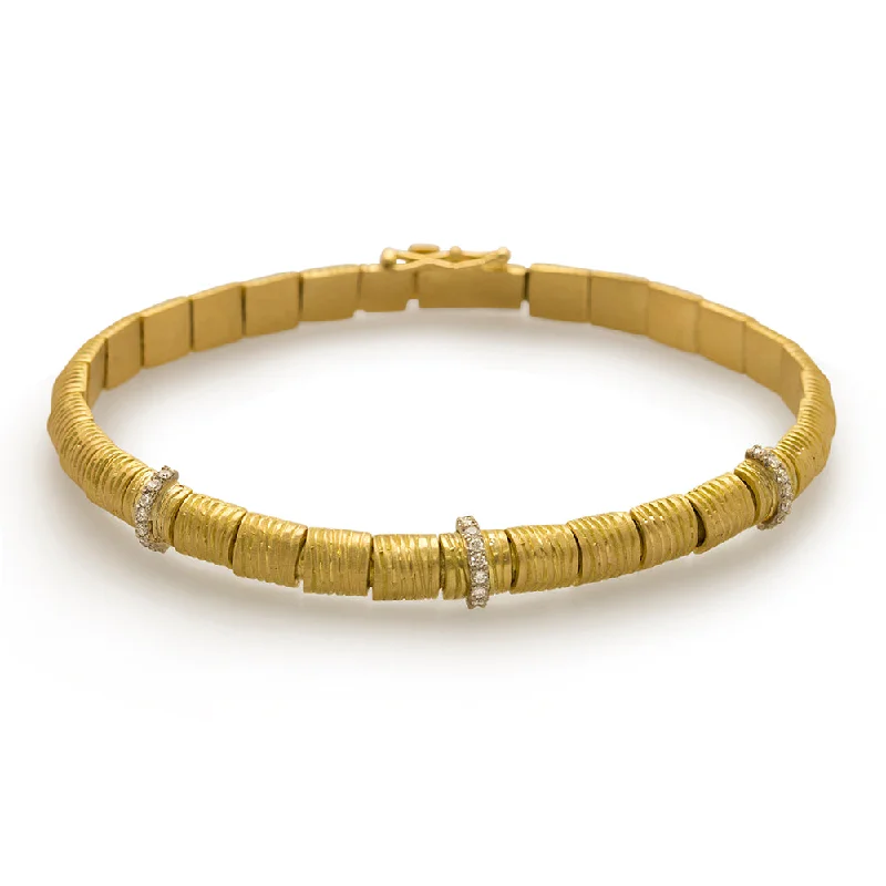 Custom photo bracelets with images or designs for a personalized, meaningful gift -Grooved Gold Link Bracelet with Diamonds